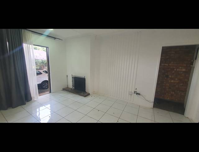 1 BEDROOM FLAT TO LET IN HEIDELBERG CENTRAL